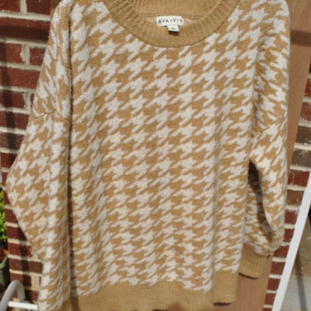 AVA&VIV Pullover - Picture 3 of 3